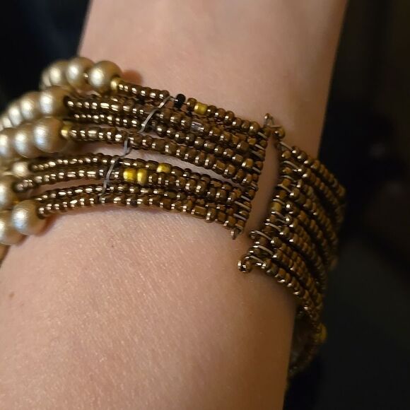 Elegant Gold Tone Champagne Cream Beaded Bracelet Cuff Shine One Size - Picture 10 of 11